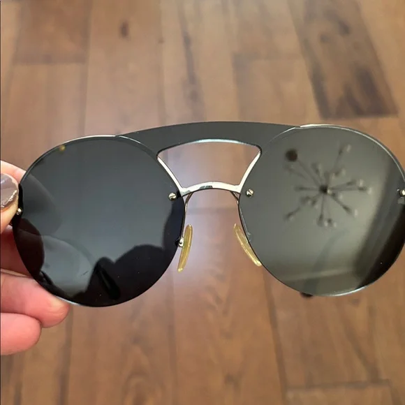 AUTHENTIC PRADA SUNGLASSES - Picture 4 of 8